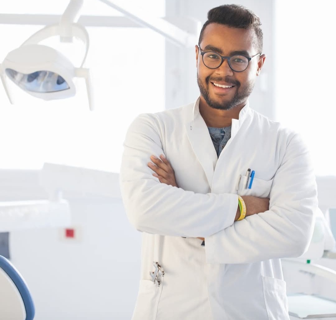 Dentiste à Hammam Sousse – Dr Oussama Jaouachi Dr Oussama Jaouachi, esthétique dentaire et implantologie à Hammam Sousse